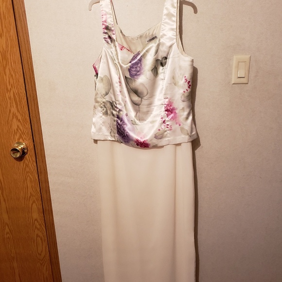 Dress - Picture 3 of 4